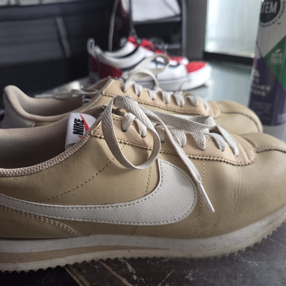 Nike Men's Beige and White Sneakers